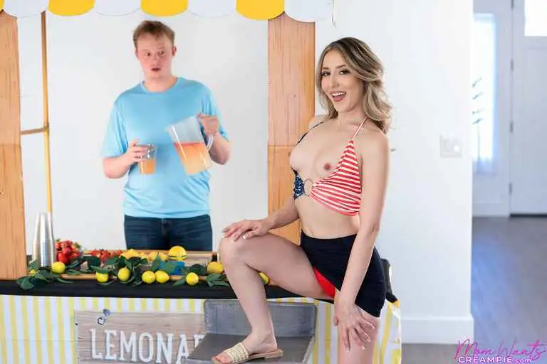 Sweet Sophia - I got so horny watching my stepmom make lemonade